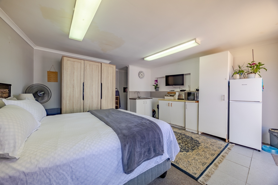 5 Bedroom Property for Sale in Bothasig Western Cape